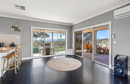 Kilmore East House | Poloma Farm Stay - Scenic Country Escape