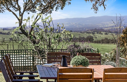 Kilmore East House | Poloma Farm Stay - Scenic Country Escape