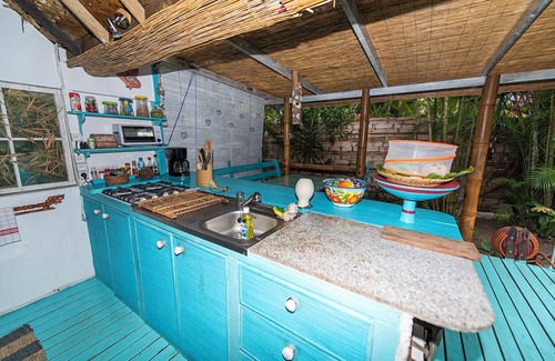 Moorea-Maiao House | Polynesian Bungalow"seashell" Private Bath AC with shared swimming pool