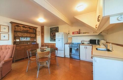 Te Wahapu Ski Chalet | Pomare Beach Chalet