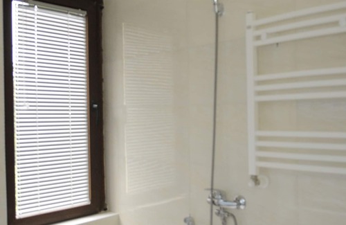 Kutaisi House | Pomegranate - Double/Twin Room 3