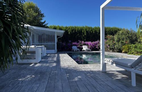 Orient Bay House | Pomme Cannelle Luxury Suites & Spa
