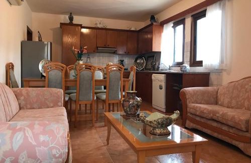 Pomos House | Pomos Small Sunny House