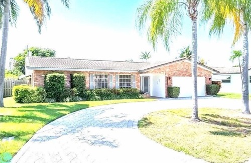 Garden Isles House | Pompano Beach conveniently located with pool