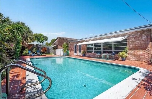 Garden Isles House | Pompano Beach conveniently located with pool