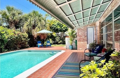 Garden Isles House | Pompano Beach conveniently located with pool