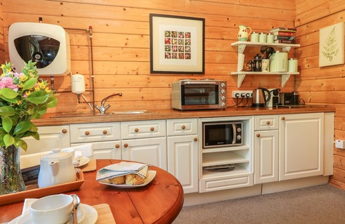 Mabe Cottage | POND CABIN, pet friendly, with a garden in Truro