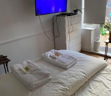 Kenley House | Pond Cottage