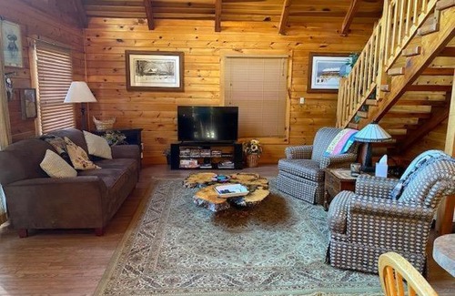 Leicester House | Pond Cove Cabin