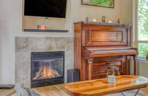 Clackamas House | Pond, Hot Tub, Sauna! 3/2 Home Close to Portland: Duck Crossing