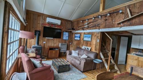 Chittenden House | Pond View Cabin