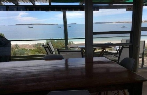 Warrenben House | Pondalowie Beach House, absolute beachfront