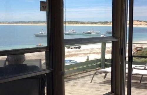 Warrenben House | Pondalowie Beach House, absolute beachfront