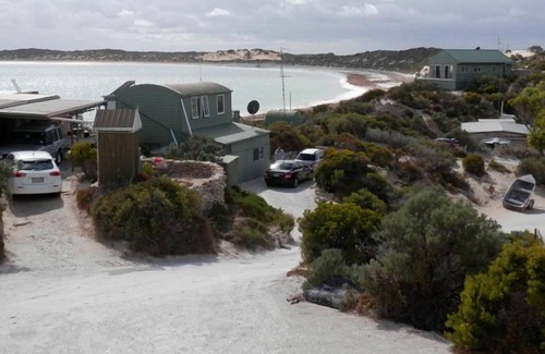 Warrenben House | Pondalowie Beach House, absolute beachfront