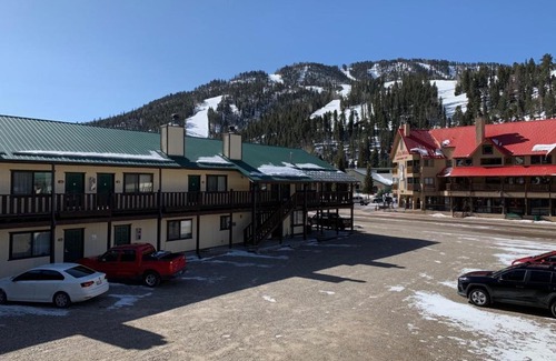 Red River Hotel | Ponderosa Lodge