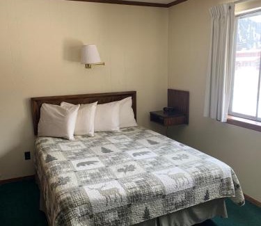 Red River Hotel | Ponderosa Lodge