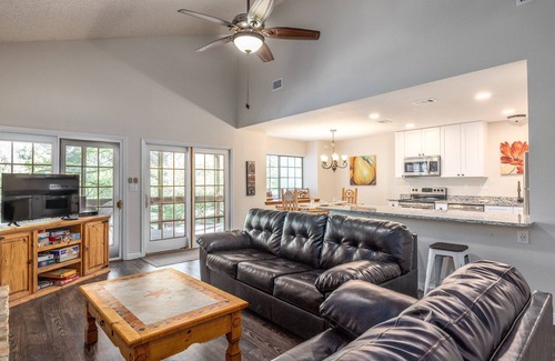 New Braunfels House | Ponderosa Paradise- Waterfront Home on the Guadalupe River!