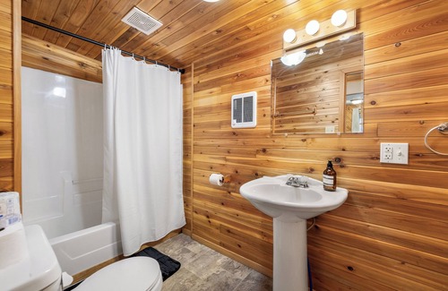 Deadwood Hotel | Ponderosa Pines