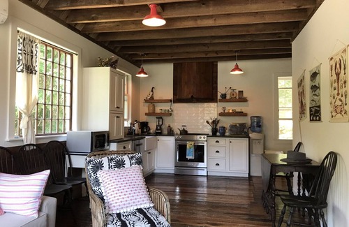 Brewster House | Pondfront. Newly Renovated Carriage House. Canoe, kayaks, deck, outdoor shower.