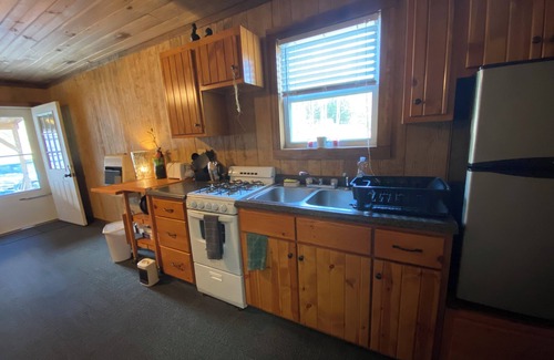 Northern Cabin | Pondside cabin next to a river with kitchen and bath. Kid/Pet Friendly. Roku TV