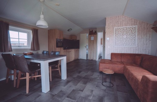 Bant Ski Chalet | Pondside Stay w/Kitchen