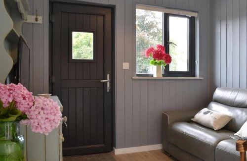 Bradninch House | Ponsford Ponds Jacks Shepherd Hut - Bcponhut