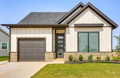 Oklahoma City House | Pool Access and Private Yard Oklahoma City Retreat