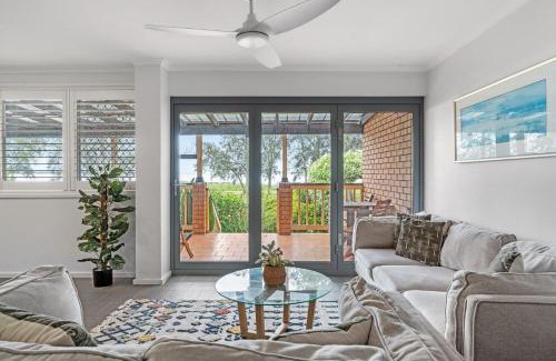 Killarney Vale House | Pool and Spa on the Lakefront - Main House