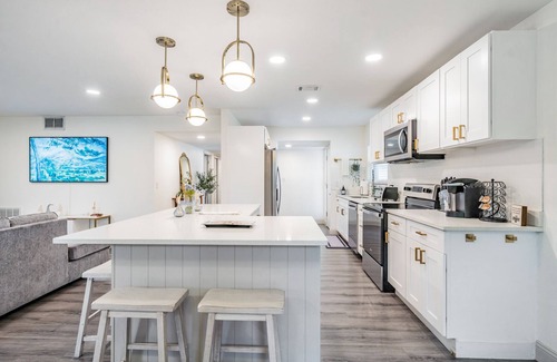 Fairoaks Manhattan Manor House | Pool and Spa Retreat in South Tampa