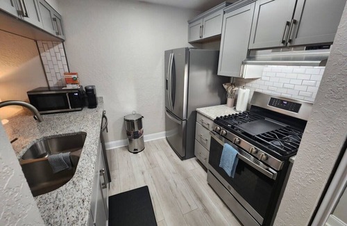 Tallahassee Apartment | POOL! Clean-2 miles to FSU!