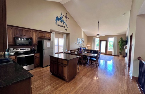 Hollister House | Pool/Clubhouse/Table Rock Lake Access/Public Launch