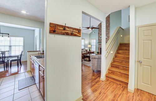 Branson West Condo | Pool & Fishing Lake Access: Branson West Condo