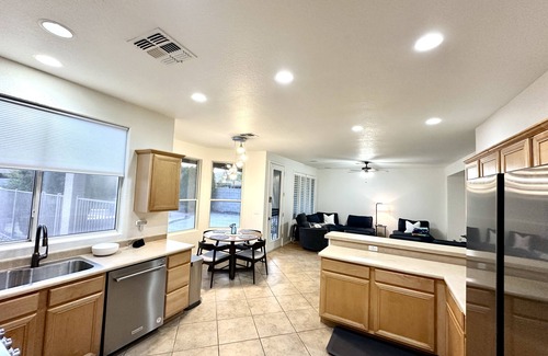 Peoria House | Pool, five bedrooms and plenty of amenities. Golf, MLB, NFL nearby!