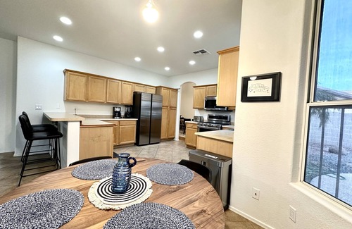 Peoria House | Pool, five bedrooms and plenty of amenities. Golf, MLB, NFL nearby!