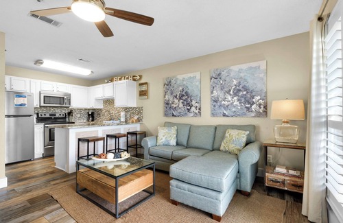 Crystal Beach Condo | 🌊Pool Front~Ground Floor~Steps2Beach~Grand Caribbean West 111- Just Beach It