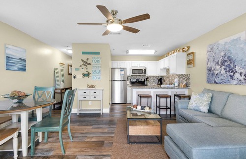 Crystal Beach Condo | 🌊Pool Front~Ground Floor~Steps2Beach~Grand Caribbean West 111- Just Beach It