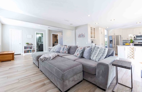 Temecula House | Pool fun in Murrieta, 35ft water slide, large jacuzzi, dog friendly.