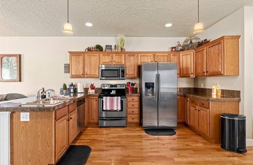 Meridian House | Pool~Garage Games~Pet Friendly~BBQ