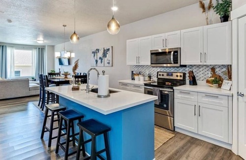 Orem House | Pool & Gym Access|2 Car Garage|Close to Freeway