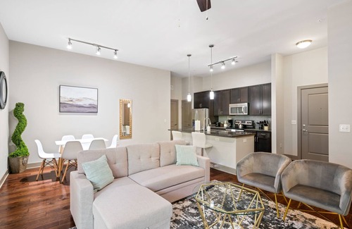 Woodbridge Bed & Breakfast | Pool & Gym | Spacious | Free-Parking