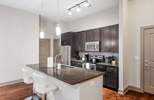 Woodbridge Bed & Breakfast | Pool & Gym | Spacious | Free-Parking