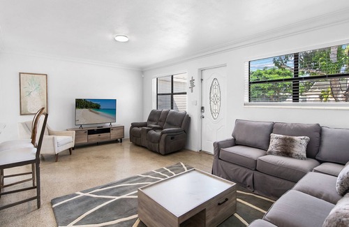 Harbor Village House | Pool home - 1 mile to the beach !