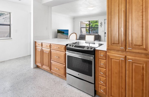 Harbor Village House | Pool home - 1 mile to the beach !