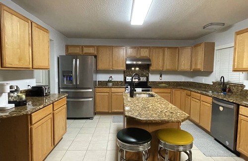 Lakeland House | Pool home in Lakeland between Orlando and Tampa! Centrally located 3BR & 3.5 BR