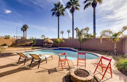 Laveen House | Pool Home~Sleeps 9~FIRE PIT~Near it All~BBQ~55”TV