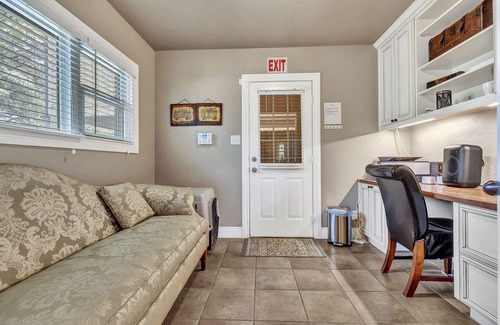 Fredericksburg House | POOL, HOT TUB, FIRE PIT, PET FRIENDLY, 7 CRUISER BIKES, CHECKS ALL THE BOXES.