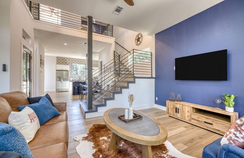 Driftwood House | Pool, Hot Tub, Game Room, Fire Pit | Luxe & Private 4BDR | Maverick by AvantStay