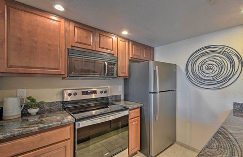 Paradise Valley Village Condo | Pool, Hot Tub & Golf Course Views: Scottsdale Home