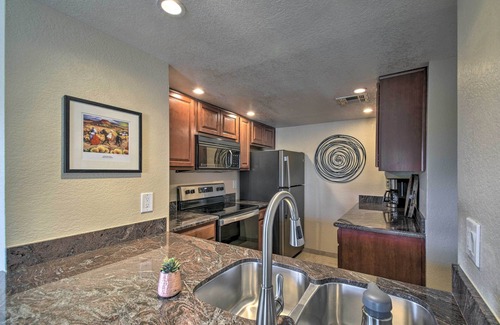 Paradise Valley Village Condo | Pool, Hot Tub & Golf Course Views: Scottsdale Home