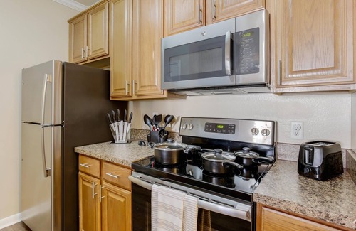 The Colony Apartment | Pool & Hot Tub! Minutes from Andretti's and COSM - Near The Star & Legacy West!